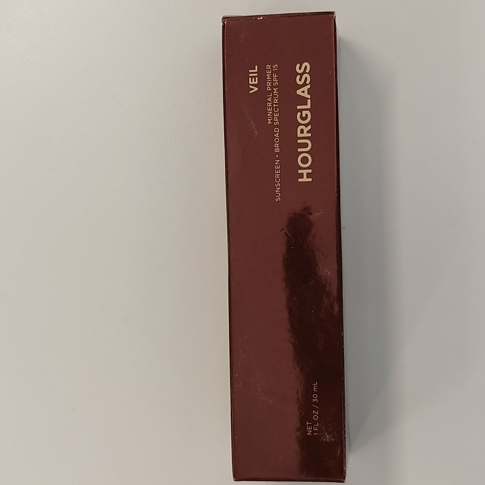 Hourglass veil mineral primer